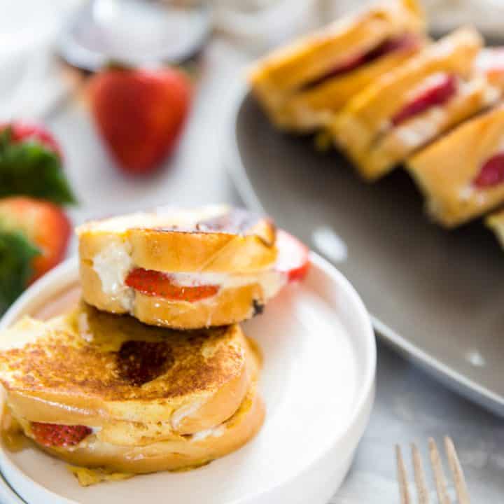 Strawberry Cheesecake Stuffed French Toast Lemonsforlulu Com