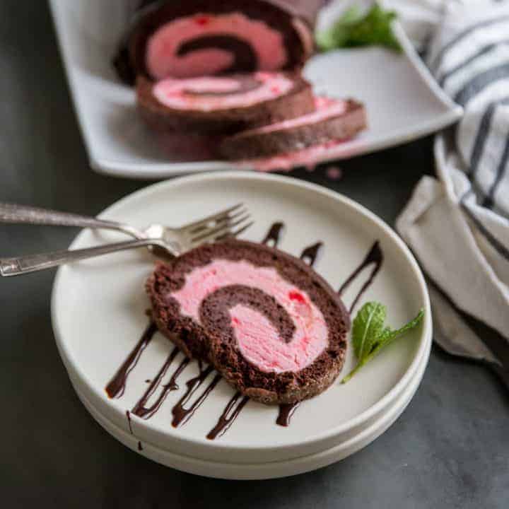 Chocolate Peppermint Ice Cream Cake Roll Lemonsforlulu Com