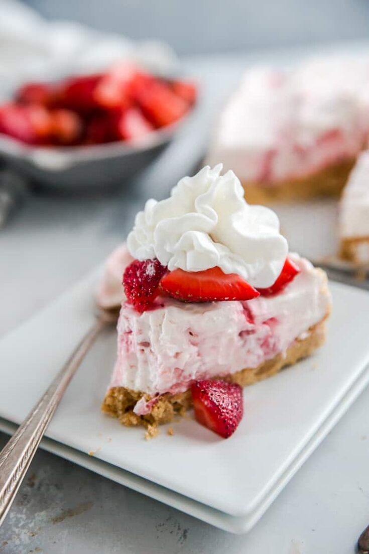 No-Bake Strawberry Cheesecake - LemonsforLulu.com